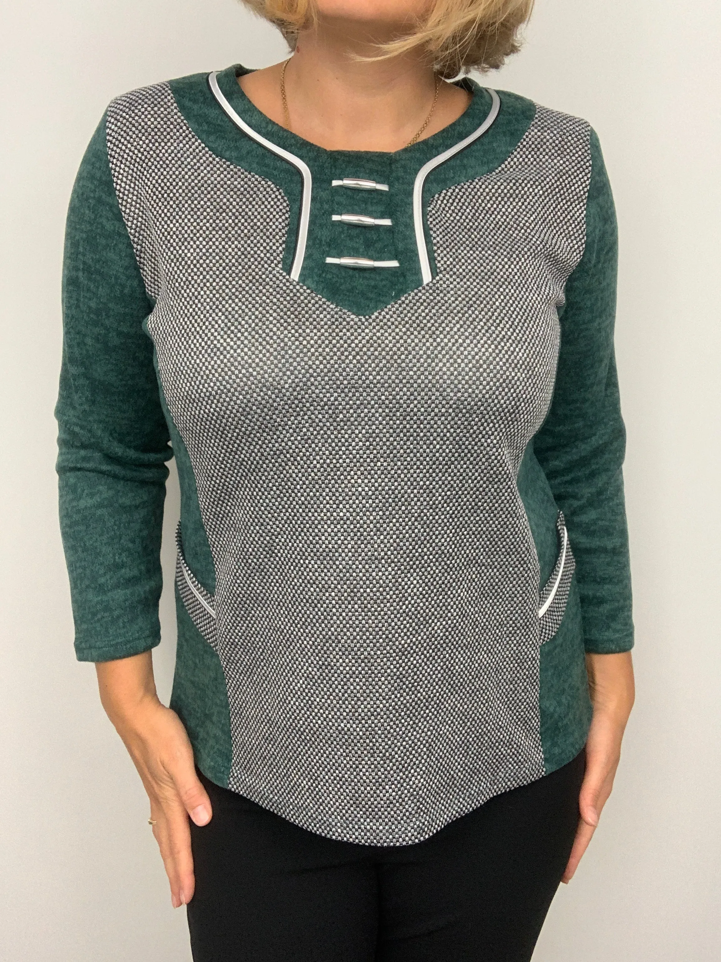 Amr201 Warm Heavy Feel Top Detail Neckli Green
