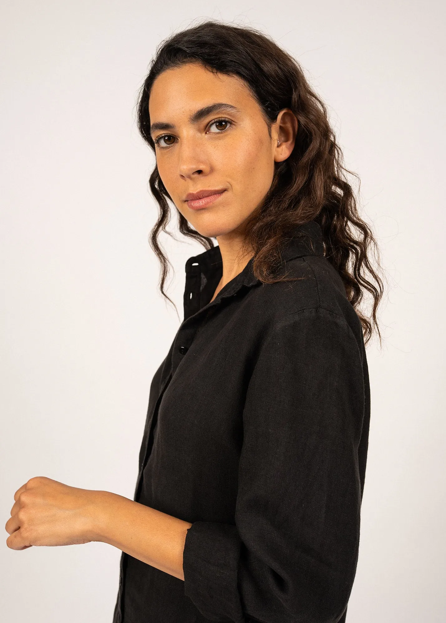 Rebecca linen shirt - plain, with long sleeves (NOIR)