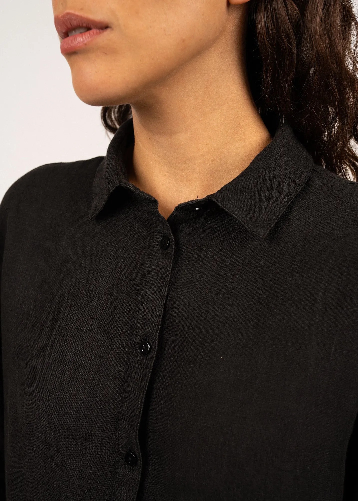 Rebecca linen shirt - plain, with long sleeves (NOIR)