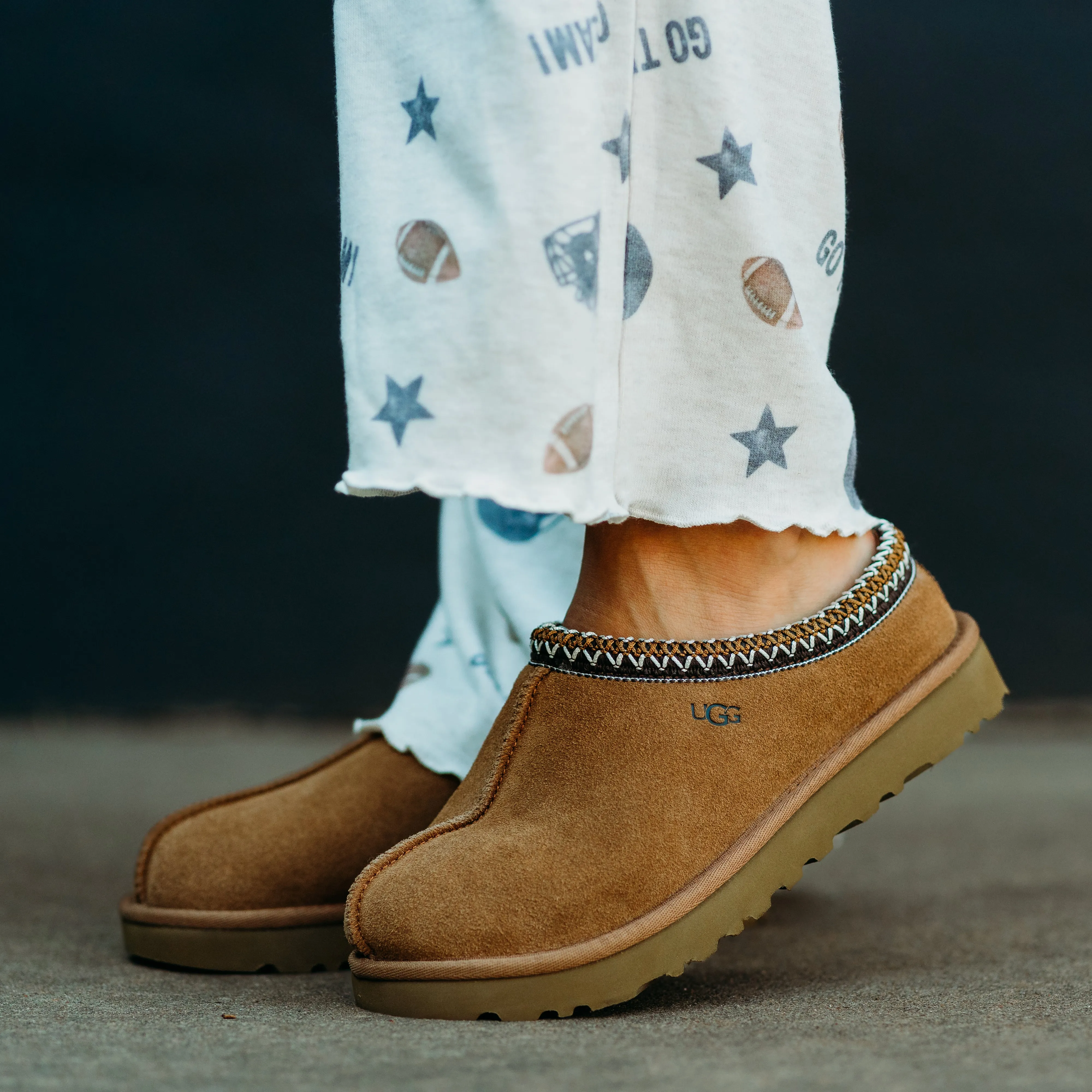 Ugg: Tasman Slipper in Chestnut